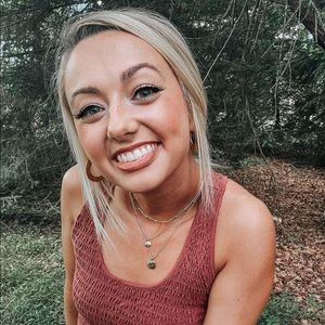 Meet your Posher, Emily Grace